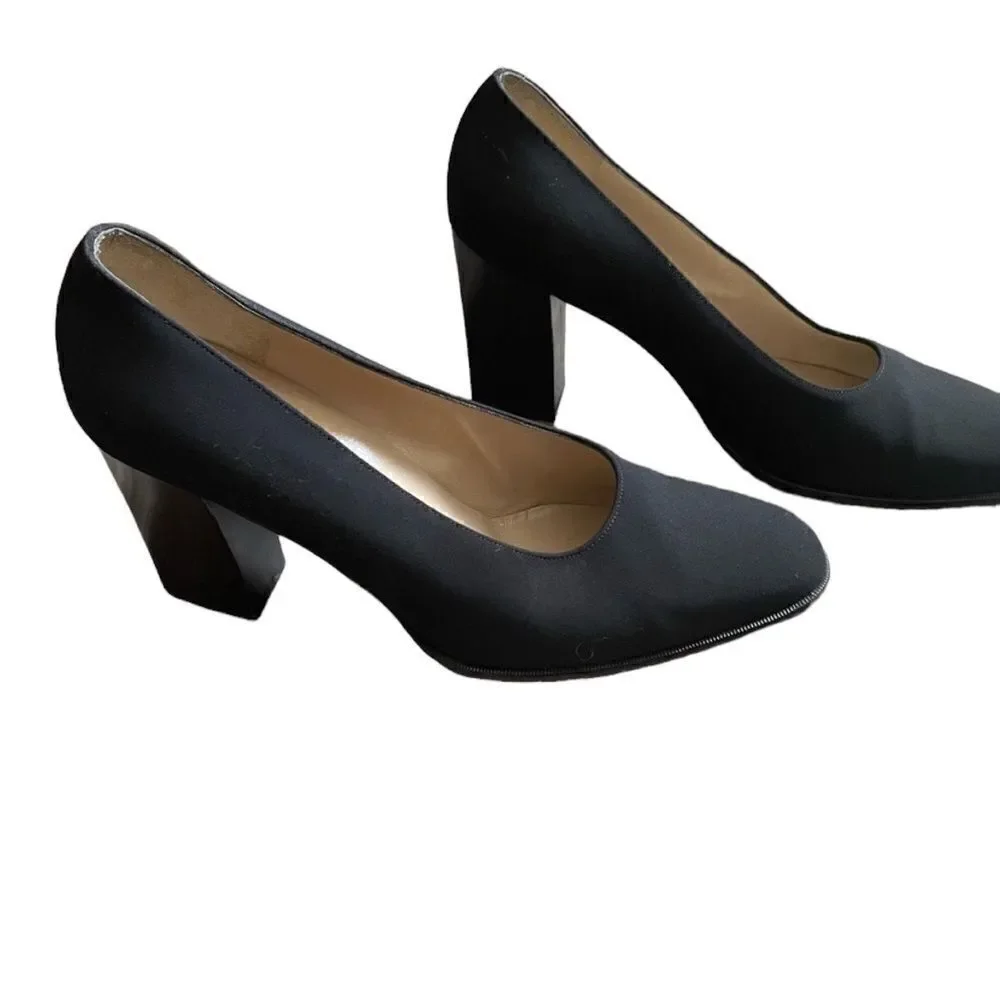 SALVATORE FERRAGAMO vintage Square Toe Pumps